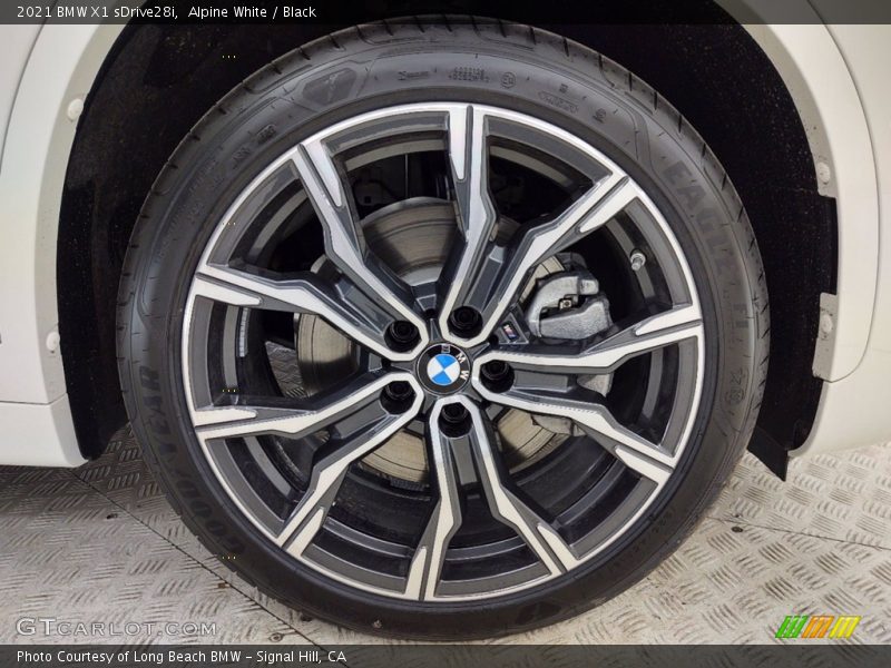 Alpine White / Black 2021 BMW X1 sDrive28i