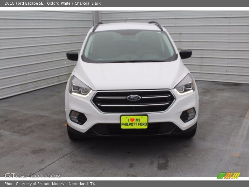 Oxford White / Charcoal Black 2018 Ford Escape SE