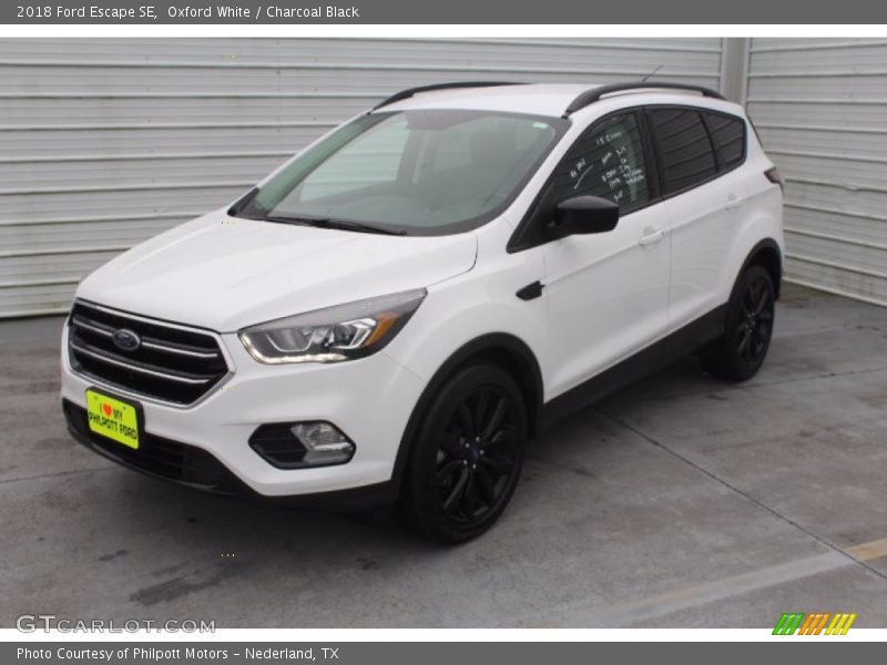 Oxford White / Charcoal Black 2018 Ford Escape SE