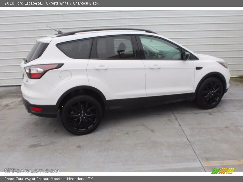 Oxford White / Charcoal Black 2018 Ford Escape SE