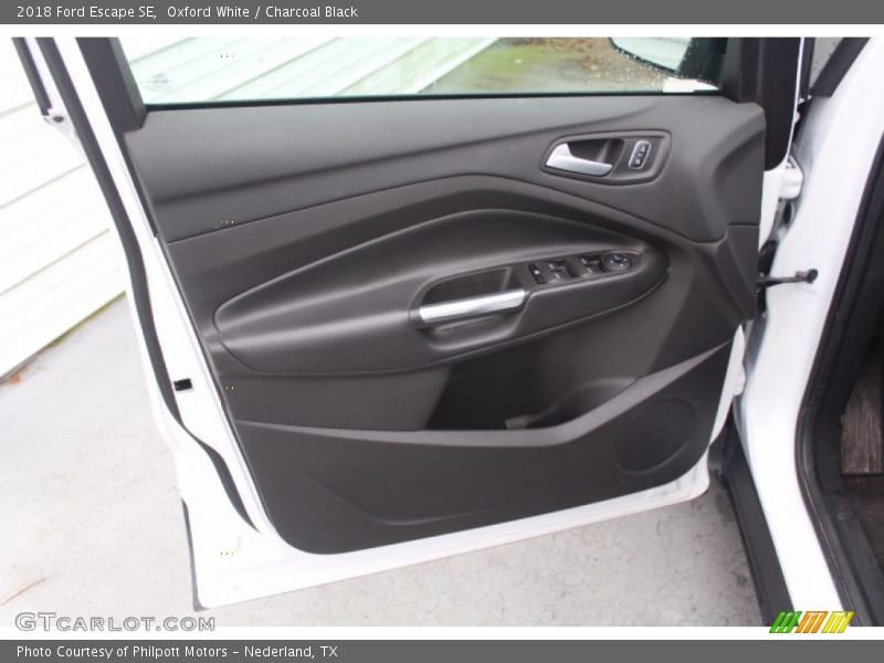 Oxford White / Charcoal Black 2018 Ford Escape SE