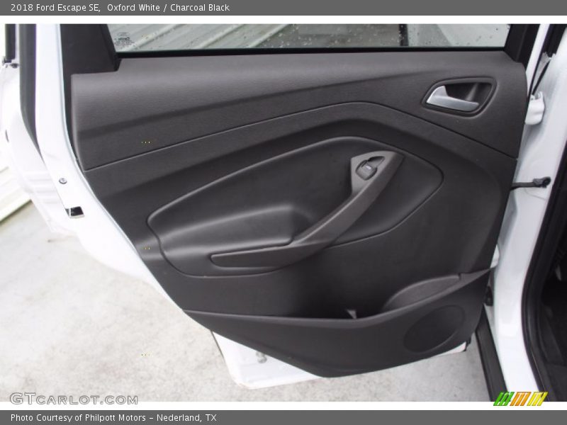 Oxford White / Charcoal Black 2018 Ford Escape SE