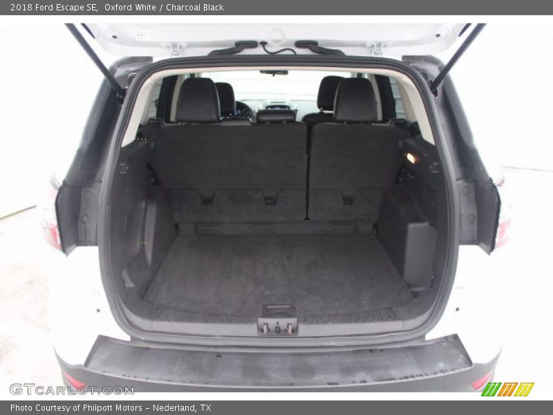 Oxford White / Charcoal Black 2018 Ford Escape SE