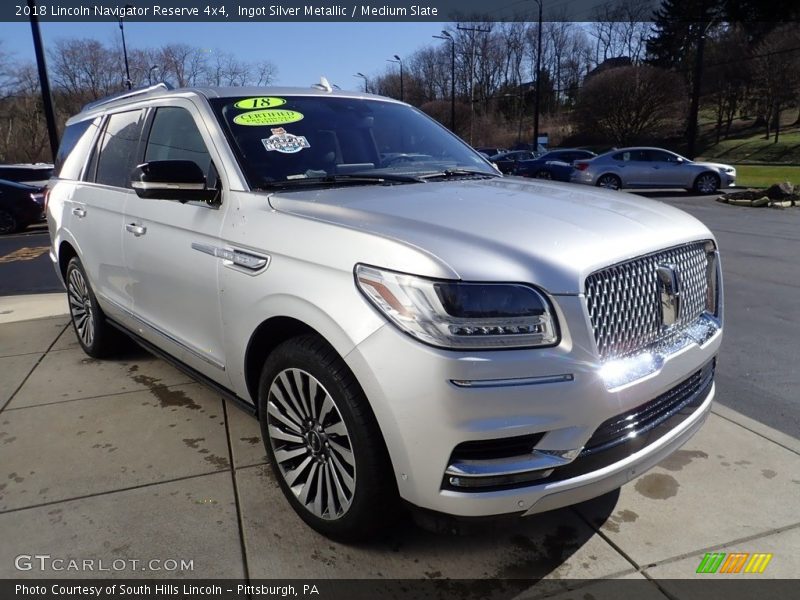Front 3/4 View of 2018 Navigator Reserve 4x4