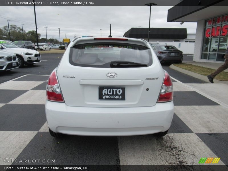 Nordic White / Gray 2010 Hyundai Accent GS 3 Door