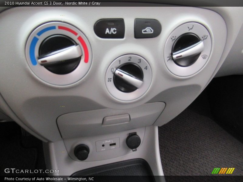 Nordic White / Gray 2010 Hyundai Accent GS 3 Door