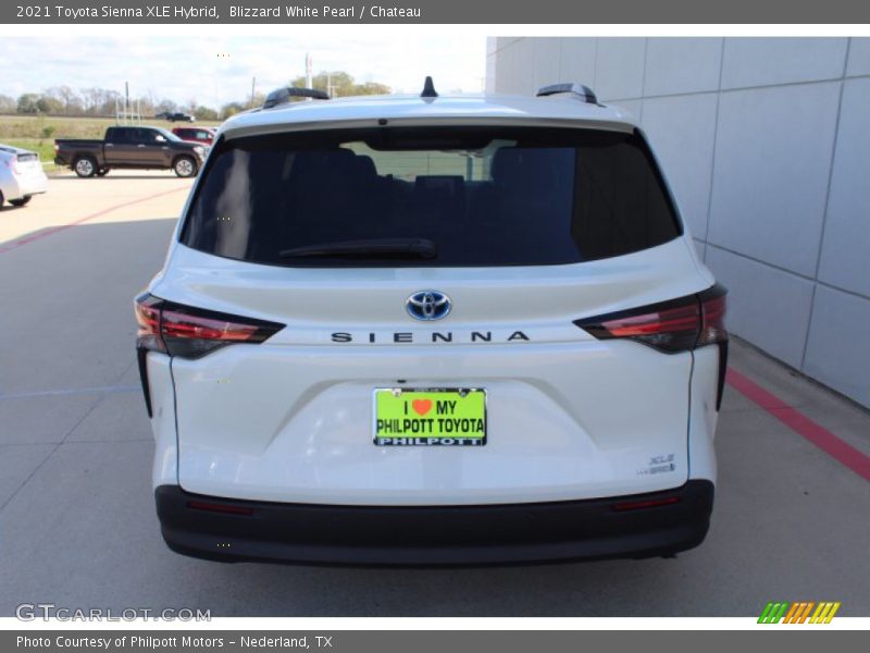 Blizzard White Pearl / Chateau 2021 Toyota Sienna XLE Hybrid