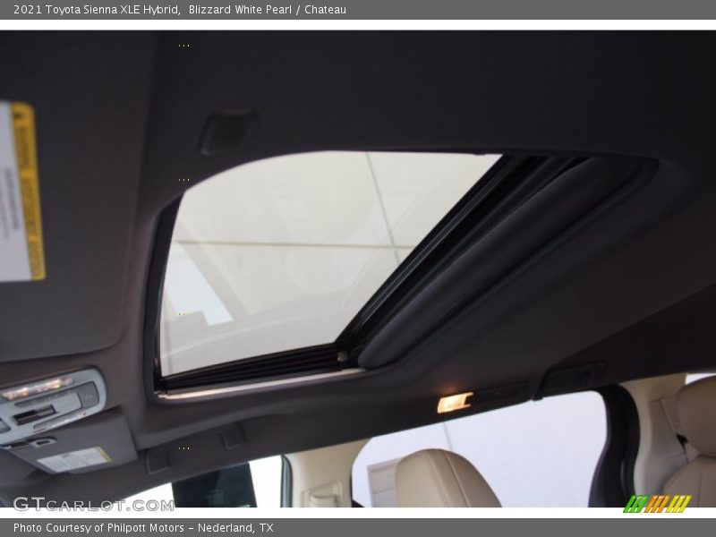 Blizzard White Pearl / Chateau 2021 Toyota Sienna XLE Hybrid