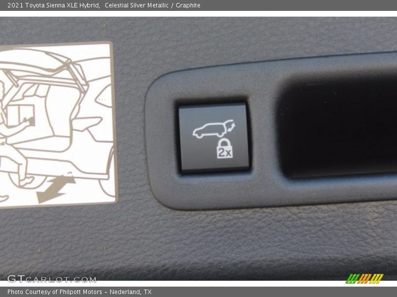 Celestial Silver Metallic / Graphite 2021 Toyota Sienna XLE Hybrid