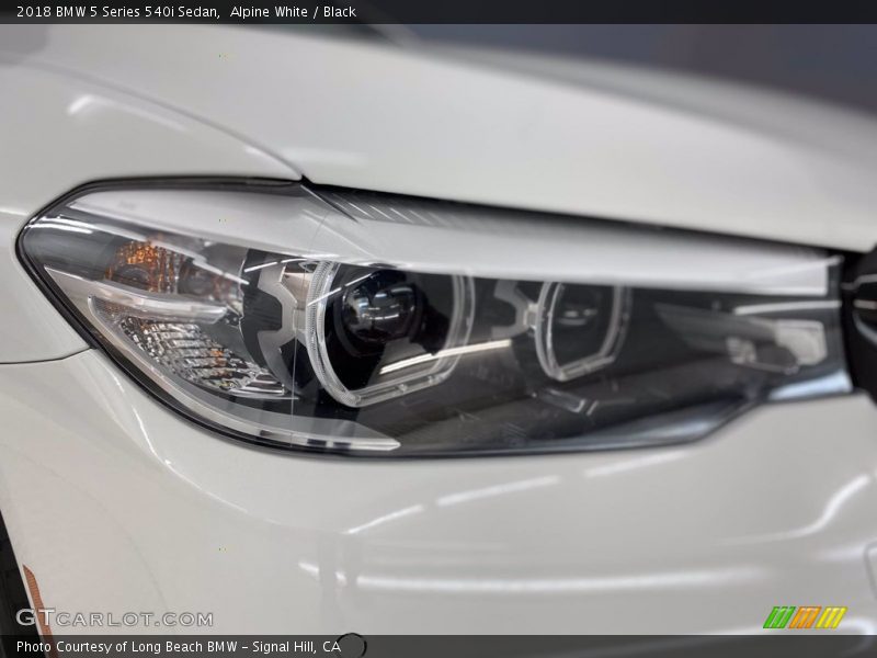 Alpine White / Black 2018 BMW 5 Series 540i Sedan
