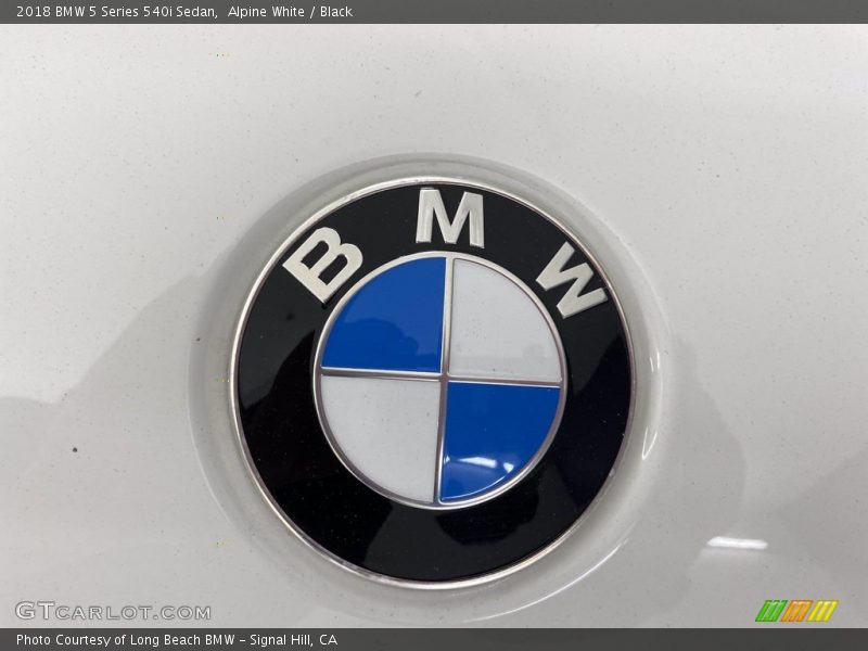 Alpine White / Black 2018 BMW 5 Series 540i Sedan