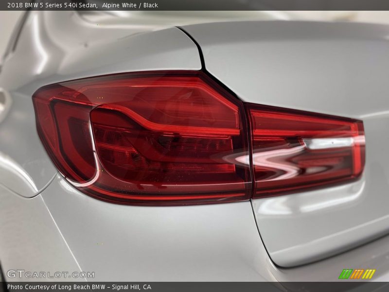 Alpine White / Black 2018 BMW 5 Series 540i Sedan