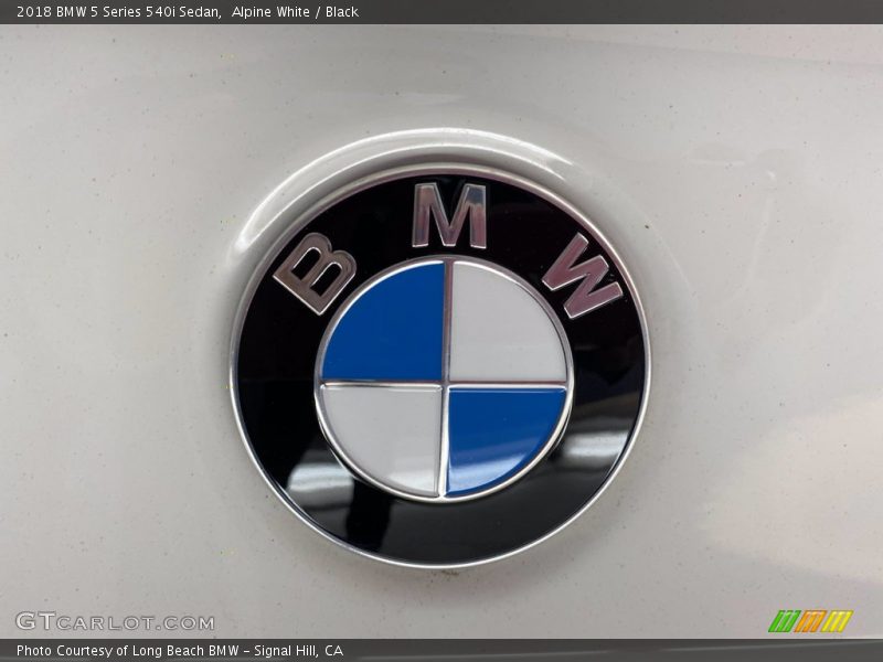 Alpine White / Black 2018 BMW 5 Series 540i Sedan