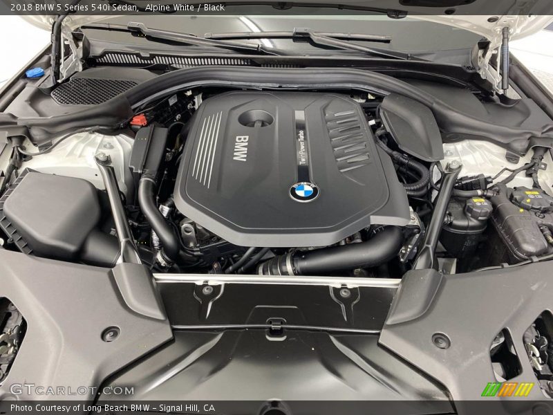 Alpine White / Black 2018 BMW 5 Series 540i Sedan