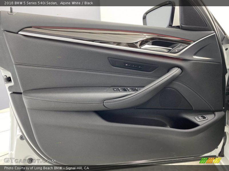 Alpine White / Black 2018 BMW 5 Series 540i Sedan