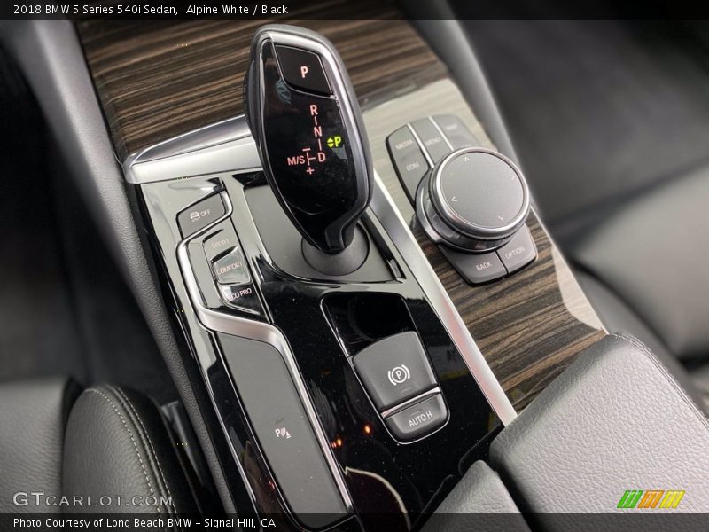 Alpine White / Black 2018 BMW 5 Series 540i Sedan