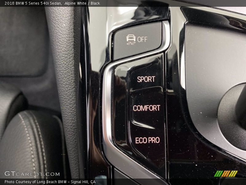 Alpine White / Black 2018 BMW 5 Series 540i Sedan