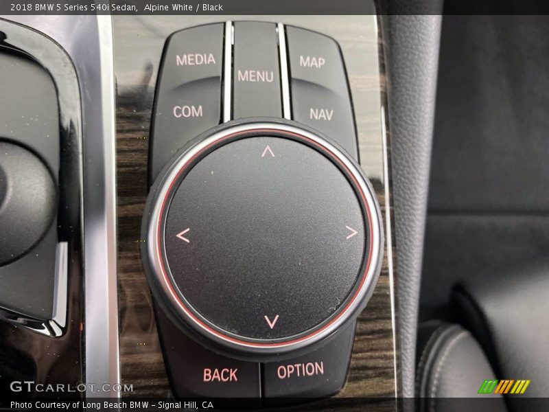 Alpine White / Black 2018 BMW 5 Series 540i Sedan