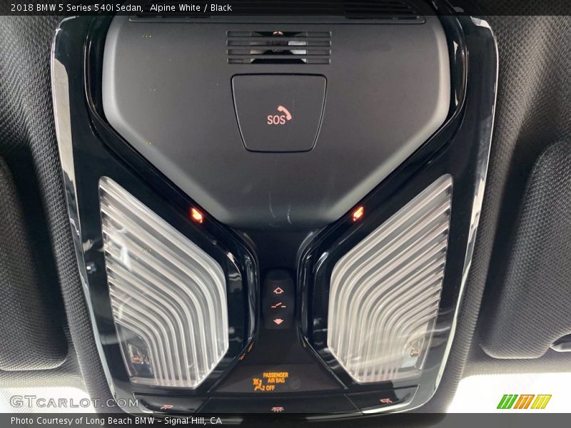 Alpine White / Black 2018 BMW 5 Series 540i Sedan