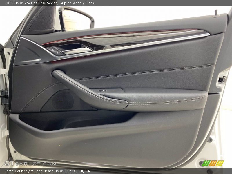 Alpine White / Black 2018 BMW 5 Series 540i Sedan