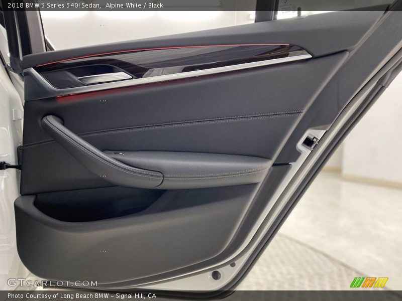 Alpine White / Black 2018 BMW 5 Series 540i Sedan