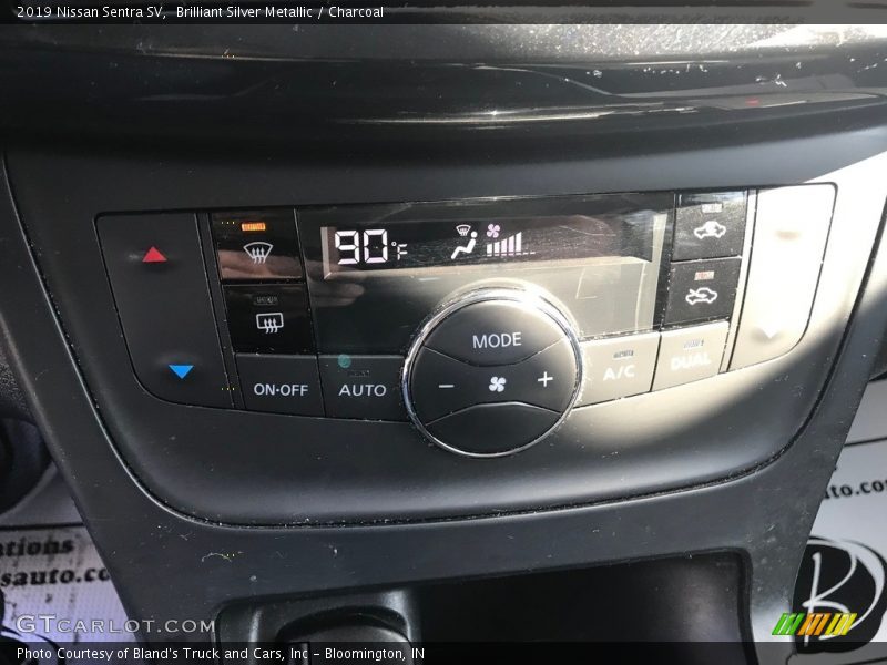 Brilliant Silver Metallic / Charcoal 2019 Nissan Sentra SV