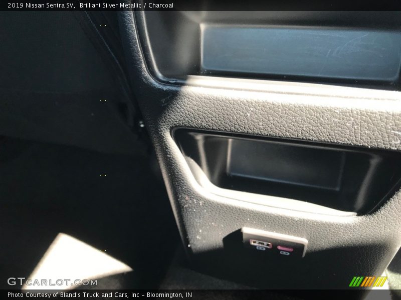Brilliant Silver Metallic / Charcoal 2019 Nissan Sentra SV