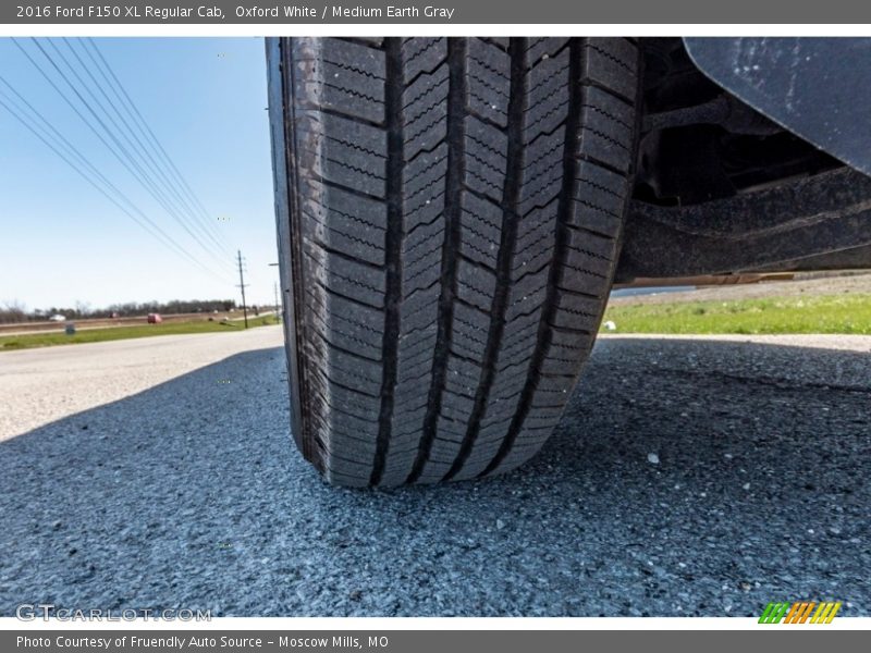 Oxford White / Medium Earth Gray 2016 Ford F150 XL Regular Cab