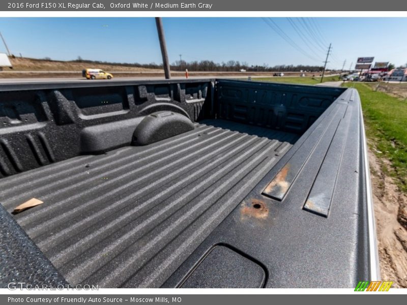Oxford White / Medium Earth Gray 2016 Ford F150 XL Regular Cab