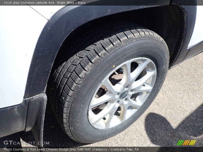 Bright White / Black 2016 Jeep Cherokee Latitude 4x4