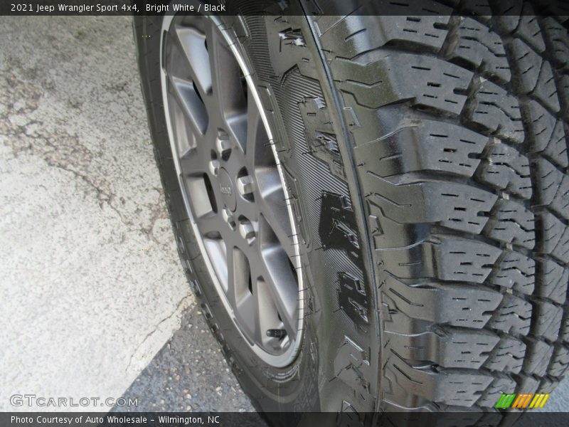 Bright White / Black 2021 Jeep Wrangler Sport 4x4