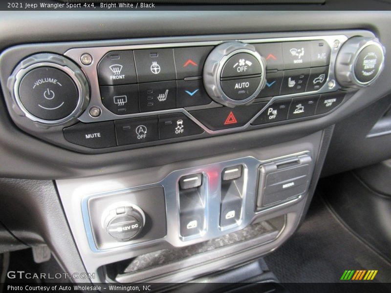 Bright White / Black 2021 Jeep Wrangler Sport 4x4