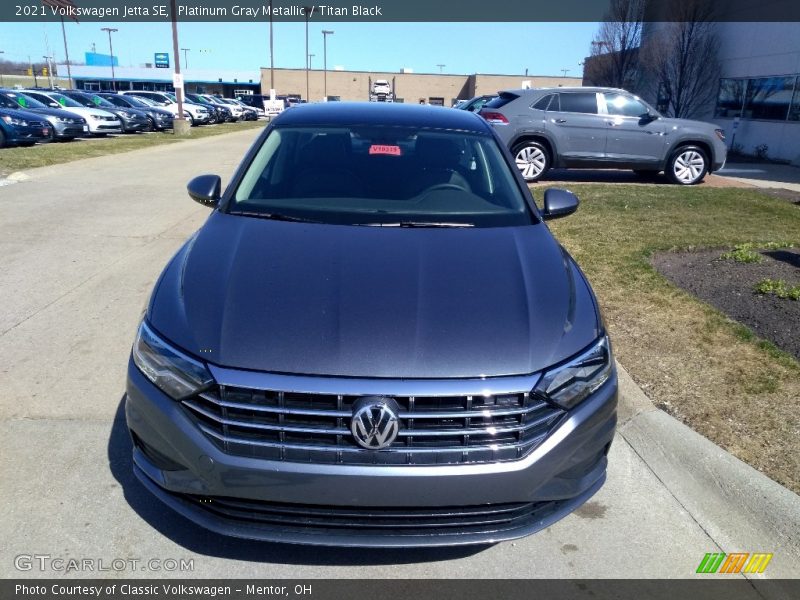 Platinum Gray Metallic / Titan Black 2021 Volkswagen Jetta SE