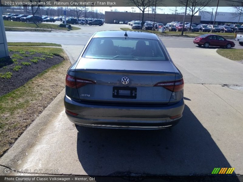 Platinum Gray Metallic / Titan Black 2021 Volkswagen Jetta SE