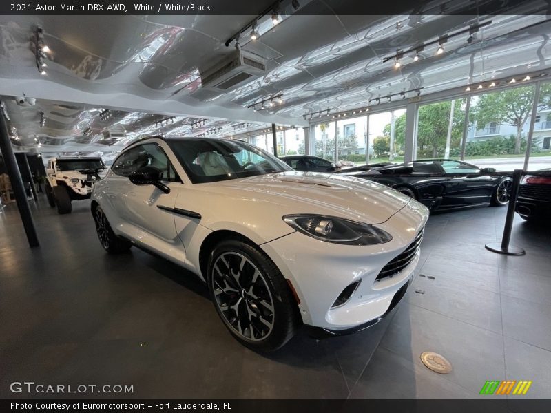 Front 3/4 View of 2021 DBX AWD