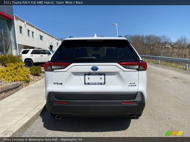 Super White / Black 2021 Toyota RAV4 XLE AWD Hybrid