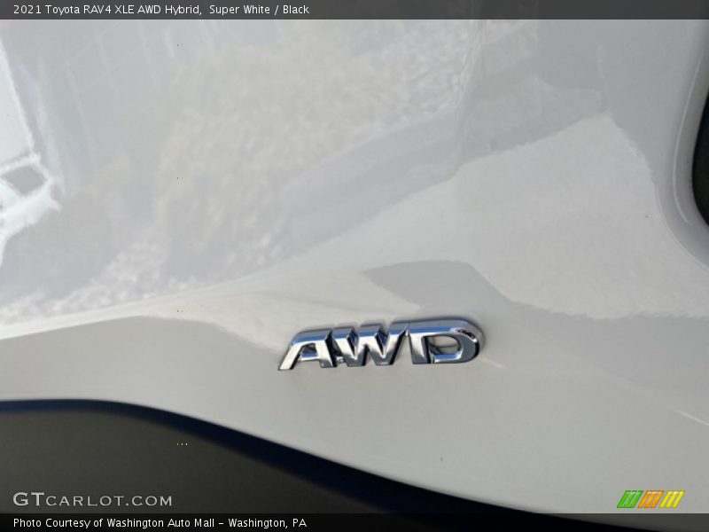 Super White / Black 2021 Toyota RAV4 XLE AWD Hybrid