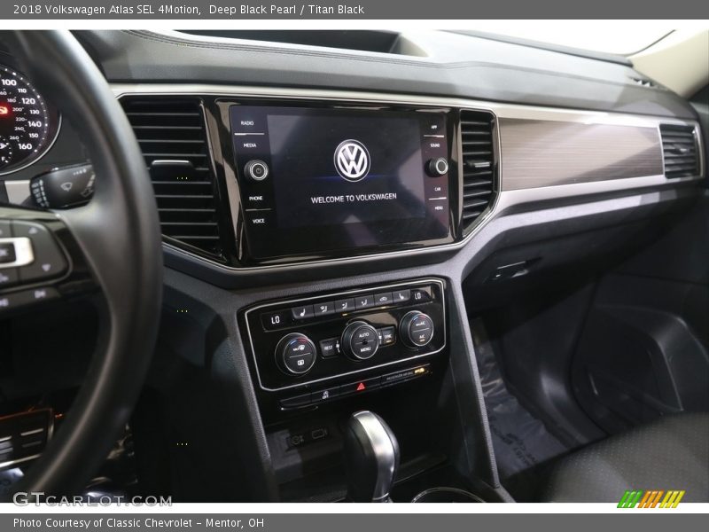 Deep Black Pearl / Titan Black 2018 Volkswagen Atlas SEL 4Motion