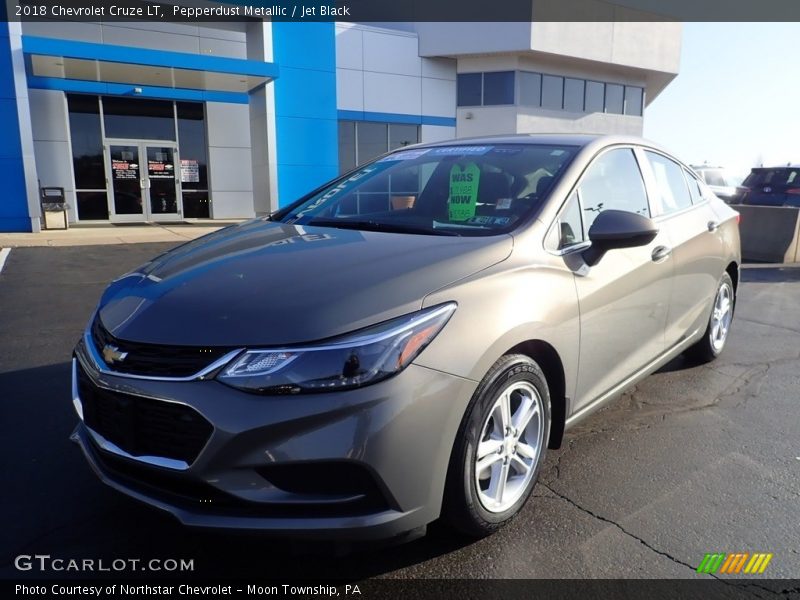 Pepperdust Metallic / Jet Black 2018 Chevrolet Cruze LT