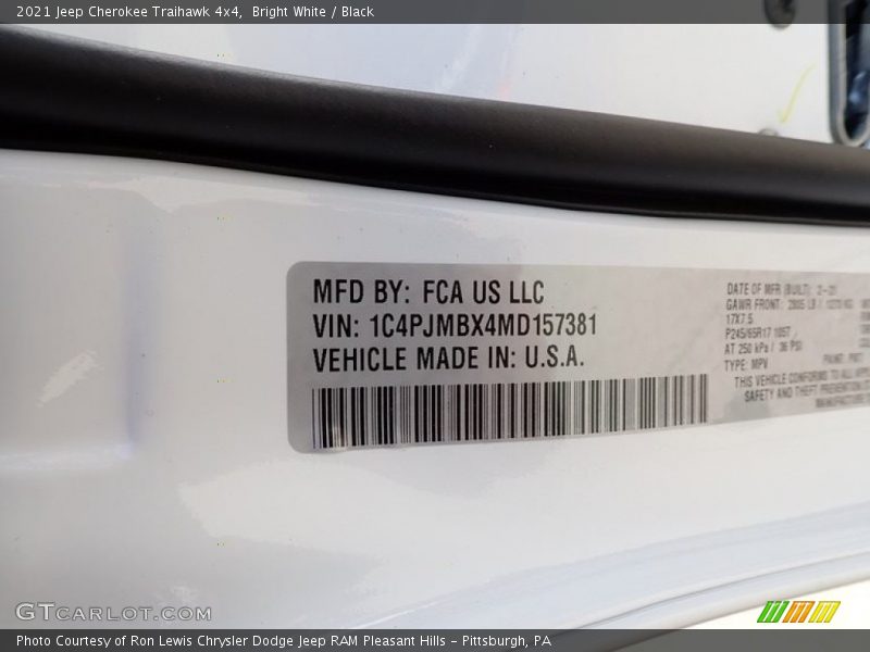 Bright White / Black 2021 Jeep Cherokee Traihawk 4x4