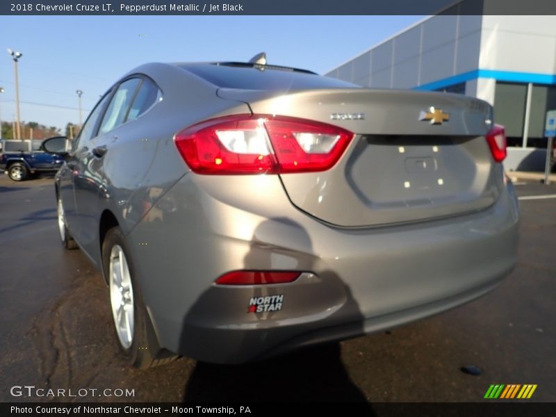 Pepperdust Metallic / Jet Black 2018 Chevrolet Cruze LT