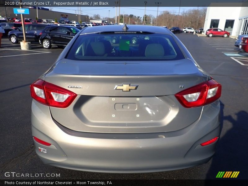 Pepperdust Metallic / Jet Black 2018 Chevrolet Cruze LT