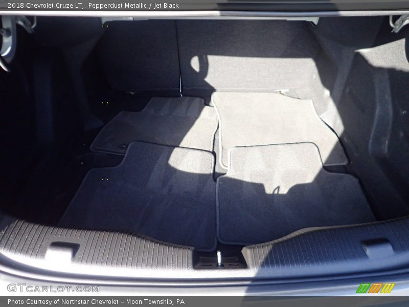 Pepperdust Metallic / Jet Black 2018 Chevrolet Cruze LT