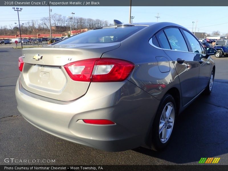 Pepperdust Metallic / Jet Black 2018 Chevrolet Cruze LT