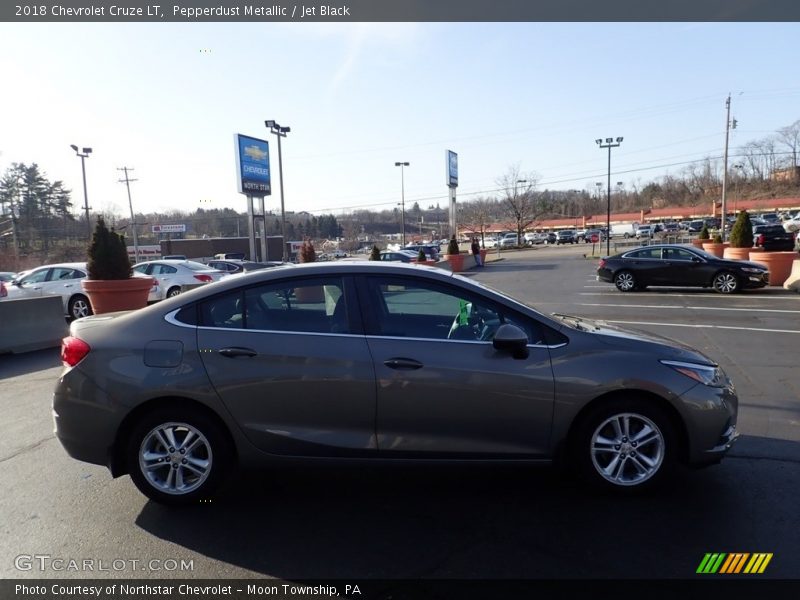 Pepperdust Metallic / Jet Black 2018 Chevrolet Cruze LT