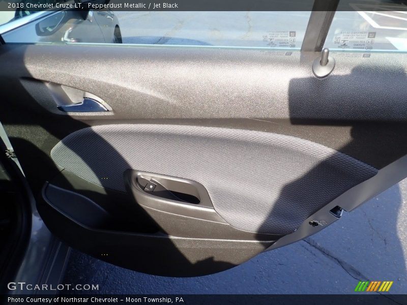 Pepperdust Metallic / Jet Black 2018 Chevrolet Cruze LT