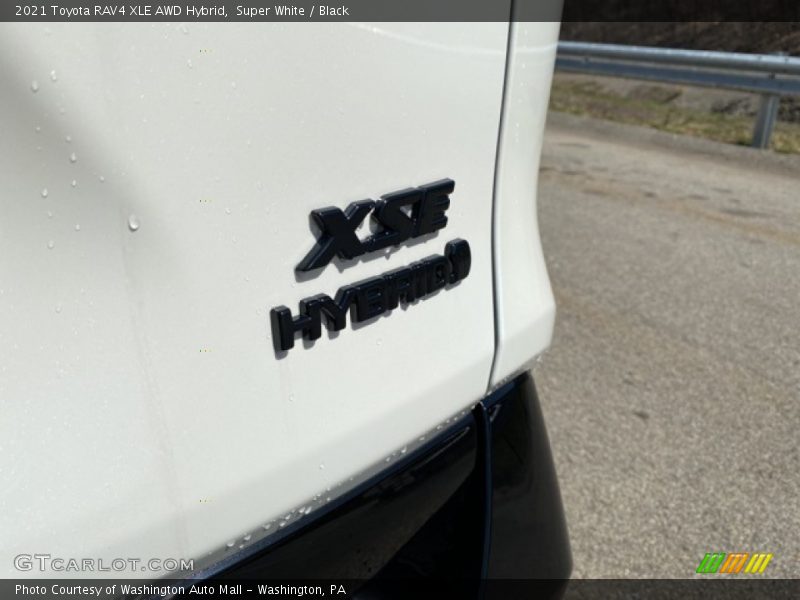 Super White / Black 2021 Toyota RAV4 XLE AWD Hybrid