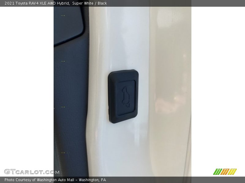 Super White / Black 2021 Toyota RAV4 XLE AWD Hybrid