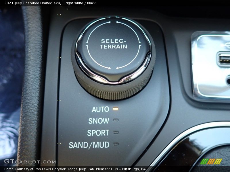 Bright White / Black 2021 Jeep Cherokee Limited 4x4