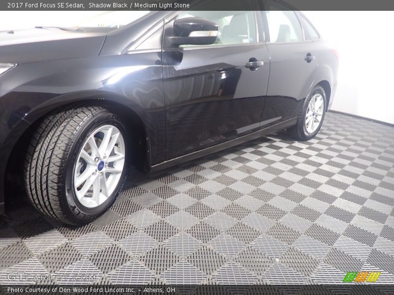 Shadow Black / Medium Light Stone 2017 Ford Focus SE Sedan